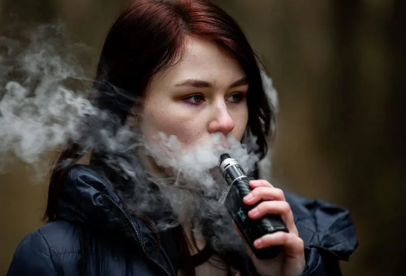 Ребёнок курит вейп: что делать родителям